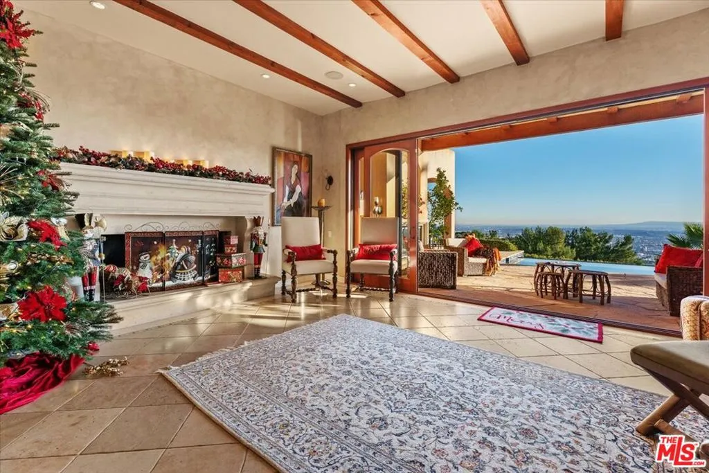 1740 Carla, Beverly Hills, California 90210 home-pic-8